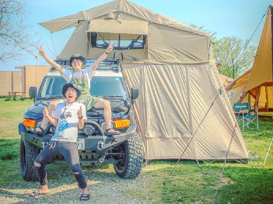 夏のおすすめキャンプファッション コーデの考え方や着こなし紹介 Takibi タキビ キャンプ アウトドアの総合情報サイト Page 2