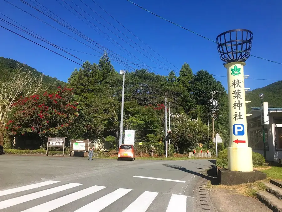 静岡県 広大なフリーサイトとインアウトの自由さが魅力的 秋葉神社前キャンプ場 Takibi タキビ キャンプ アウトドアの総合情報サイト