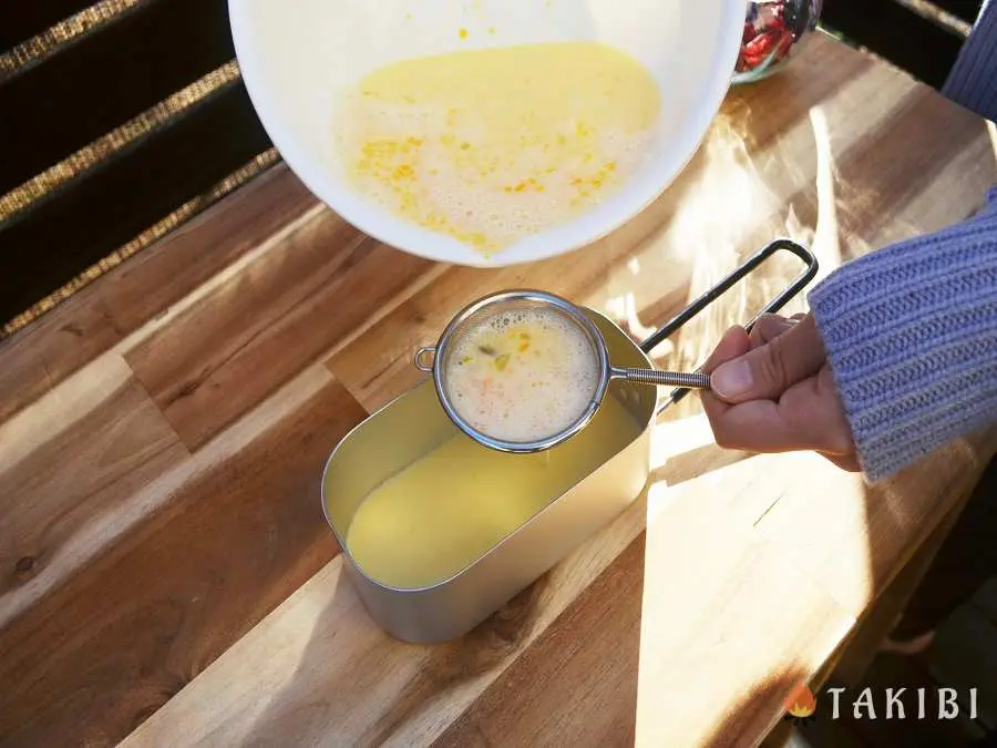 話題のダイソーメスティンで作るシンプル簡単プリンレシピ 卵 牛乳 砂糖があればすぐできる そとごはん キャンプ アウトドアのtakibi タキビ