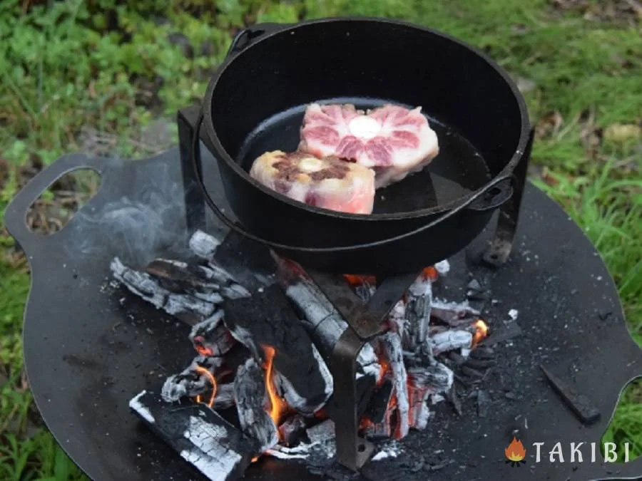 ダッチオーブンの使い方とキャンプ料理を美味しくするコツ | キャンプ・アウトドアのTAKIBI（タキビ）