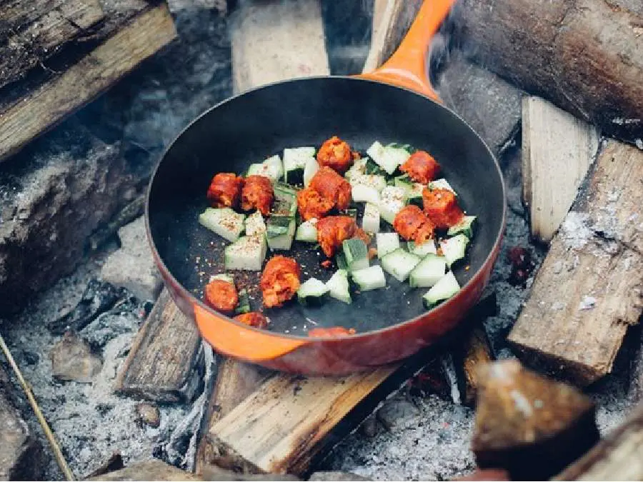 キャンプで使いたいおすすめ鉄フライパン20選｜焚き火・直火調理で美味しいキャンプ飯を作るにはコレだ！ | キャンプ・アウトドアのTAKIBI（タキビ）  - Page 2