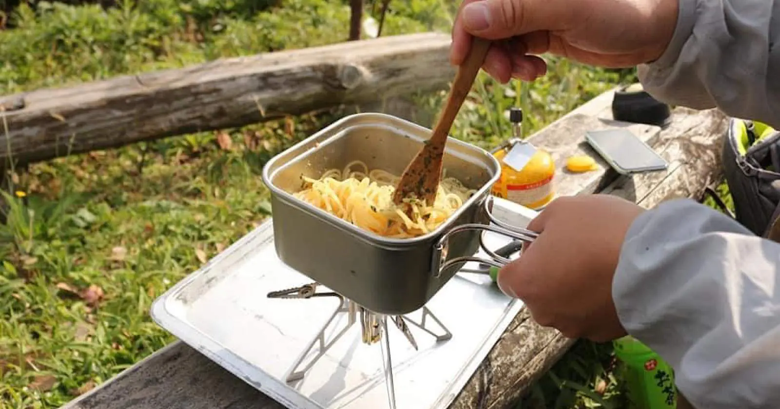 キャンプ料理に欠かせない！ガスコンロの選び方とタイプ別おすすめを紹介 | キャンプ・アウトドアのTAKIBI（タキビ）