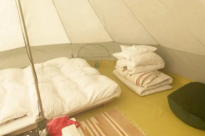 キャンプで寝心地を求めるなら「エアーベッド」がおすすめ！ | TAKIBI