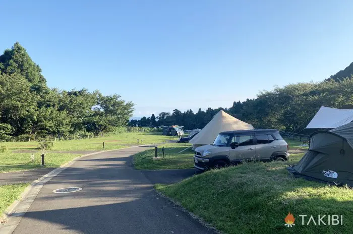 福井県 ガラガラ山キャンプ場で海に沈む夕日を一望 Takibi タキビ キャンプ グランピングなどアウトドアの総合情報サイト