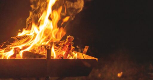 アウトドアに最低限のマナーを!およそ8割の人が焚き火マナーの悪さを目撃!