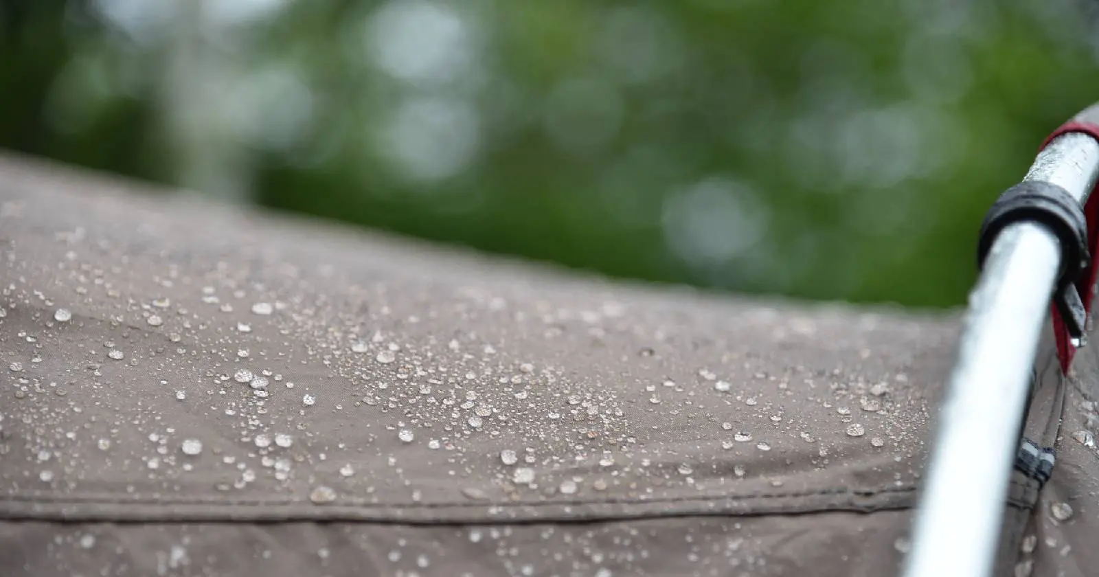 突然の雨に備えるにはこれ！テントに使えるおすすめ防水スプレー6選 | TAKIBI（タキビ） | キャンプ・グランピングなどアウトドアの総合情報サイト  - Page 2